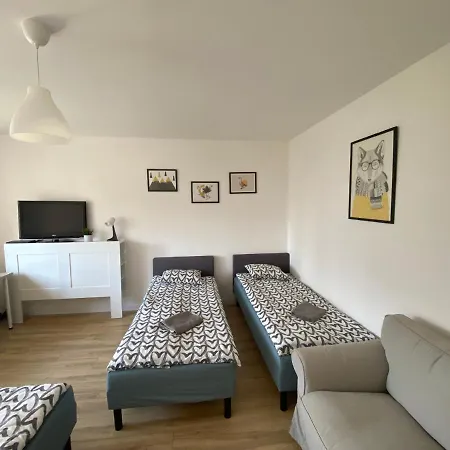 Polinezyjska Проживание в семье Варшава